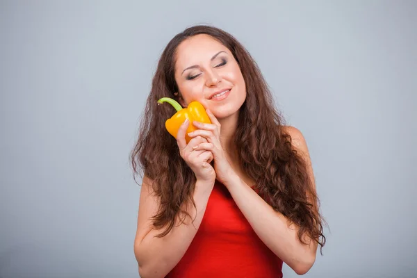 Frau mit Paprika — Stockfoto