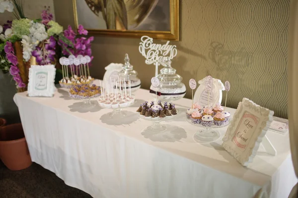 Wedding cake and sweets — Stock Photo, Image