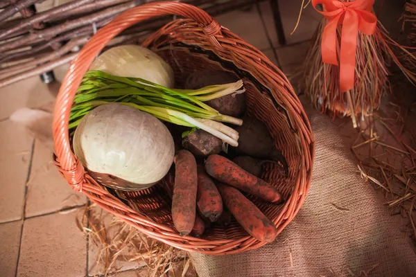 Vegetables in basket — Stock Photo, Image