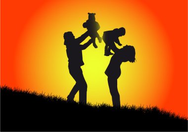 mutlu aile ve güzel bir gün batımı 