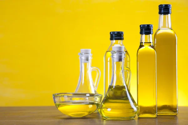 Aceite de oliva y aceitunas — Foto de Stock