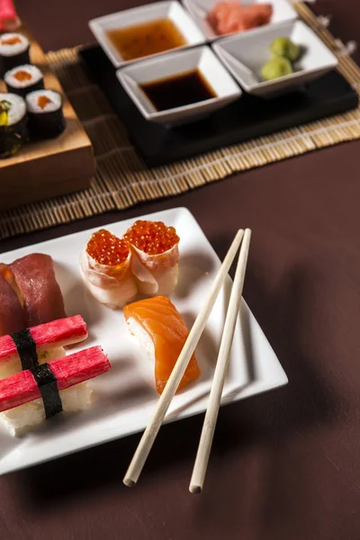 Köstliches frisches Sushi — Stockfoto