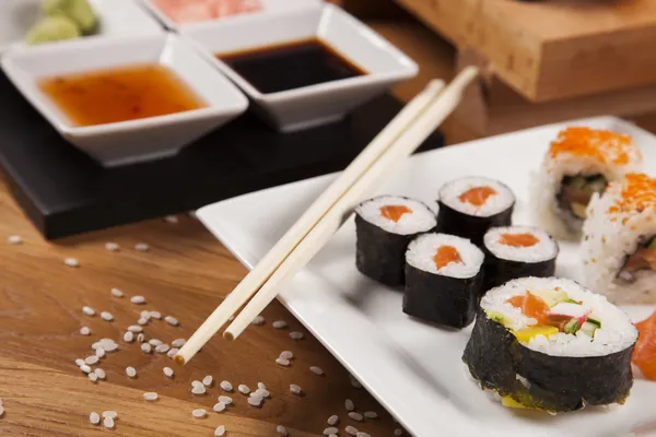 Ízletes friss sushi — Stock Fotó