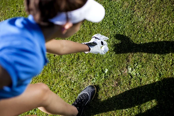 Set golf ball on a peg — Stock Photo, Image