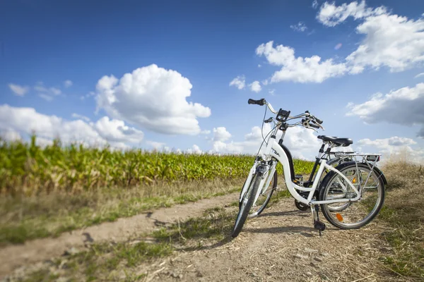 Twee fietsen — Stockfoto