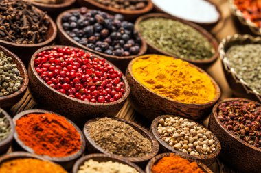 çeşitli baharatlar