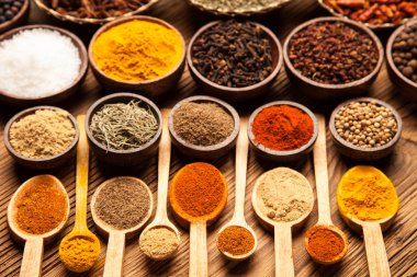 çeşitli baharatlar