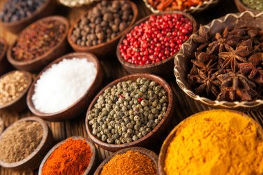 çeşitli baharatlar