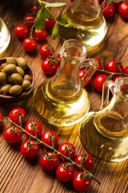 kompozisyon zeytinyağı şişeleri