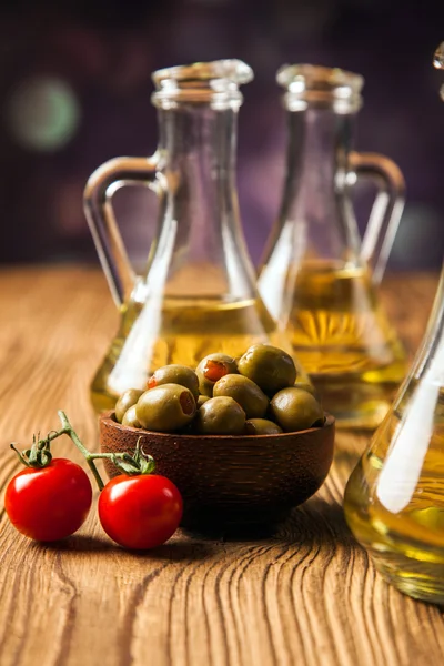 Composición de los aceites de oliva en botellas —  Fotos de Stock