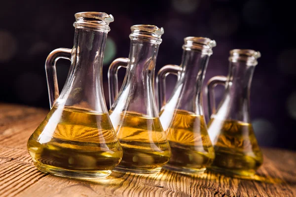 Složení olivového oleje v lahvích — Stock fotografie
