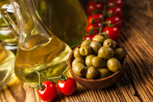 Składu oliwy z oliwek w butelkach — Zdjęcie stockowe