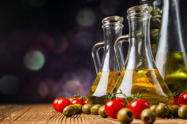 Samenstelling van olijfolie in flessen — Stockfoto