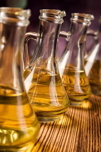 Composición de los aceites de oliva en botellas — Foto de Stock