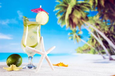 plaj tropikal içecekler
