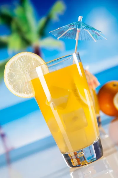 Bebidas tropicais na praia — Fotografia de Stock