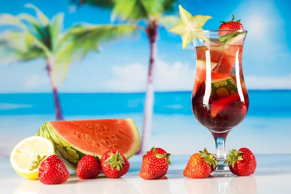 Bebidas tropicales en la playa —  Fotos de Stock