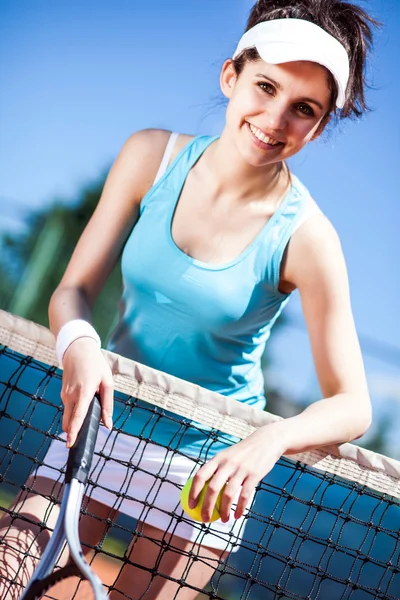 Femmina giocare a tennis — Foto Stock