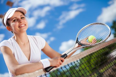 erkek tenis oynamaya