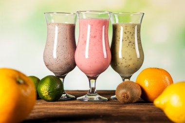 sağlıklı beslenme, protein shakes ve meyveler