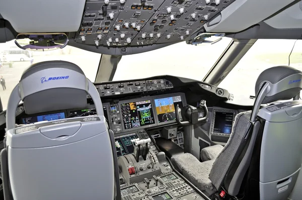 Cockpit view - Boeing 787 Dreamliner — Stock Photo, Image