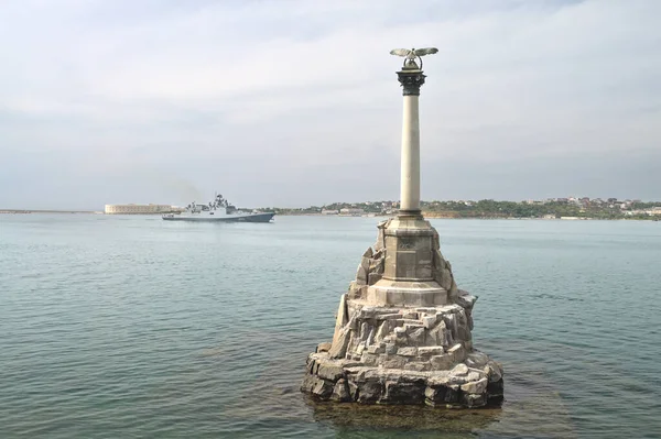 Μνημείο Για Βυθισμένα Πλοία Σύμβολο Της Πόλης Της Σεβαστούπολης Στην — Φωτογραφία Αρχείου