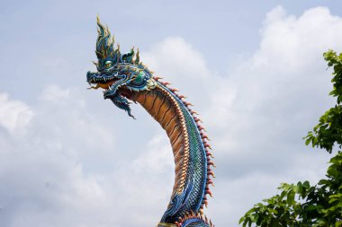 Parktaki ejderha heykeli