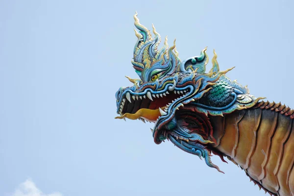 Escultura Blanca Dragón Azul Templo Tailandia —  Fotos de Stock