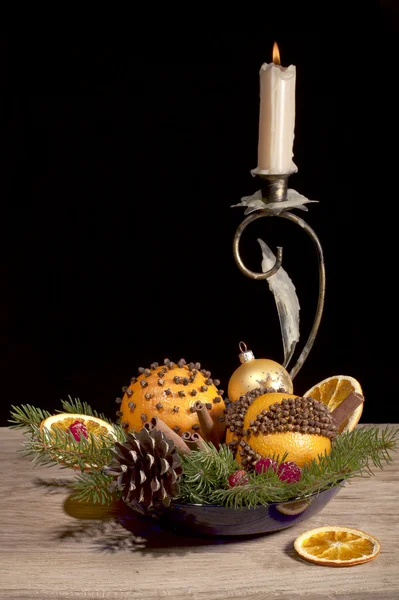 Kerstmis samenstelling met oranje pomanders — Stockfoto