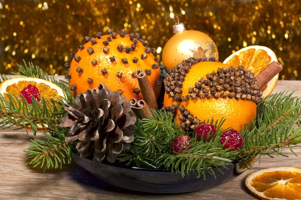 Kerst decoratieve samenstelling met oranje pomanders sluiten ap — Stockfoto