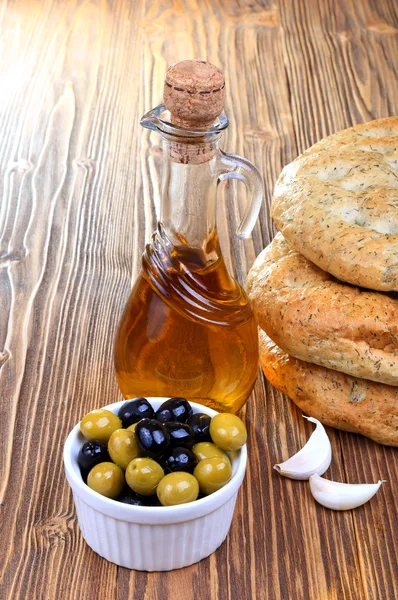 Olive oil, olives and bread — Stock Photo, Image