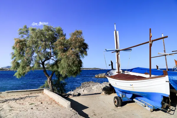 Fiskebåtar på stranden. Mallorca. Spanien. — Stockfoto