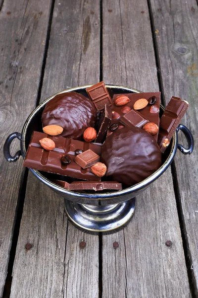 Cioccolato in un vaso di metallo — Foto Stock