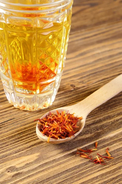 Spoon dry saffron — Stock Photo, Image