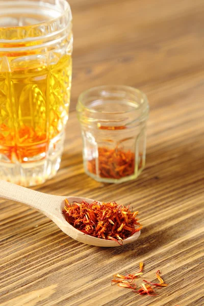 Spoon dry saffron — Stock Photo, Image