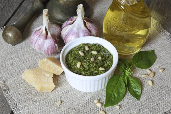 Italian pesto sauce and ingredients — Stock Photo, Image