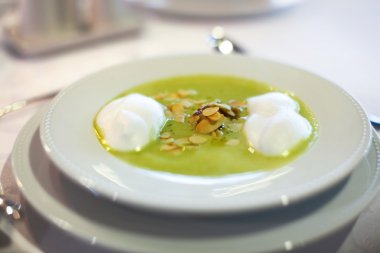 Ispanak ve peynirli kremalı çorba