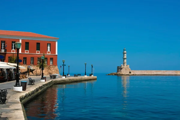 Promenade en vuurtoren in chania, Kreta, Griekenland — Stockfoto