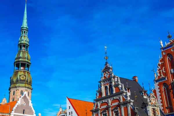 Mitesser-Haus und Peterskirche in Riga — Stockfoto