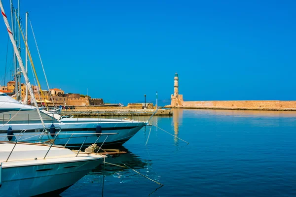 Faro famoso en la bahía en Chania — Foto de Stock