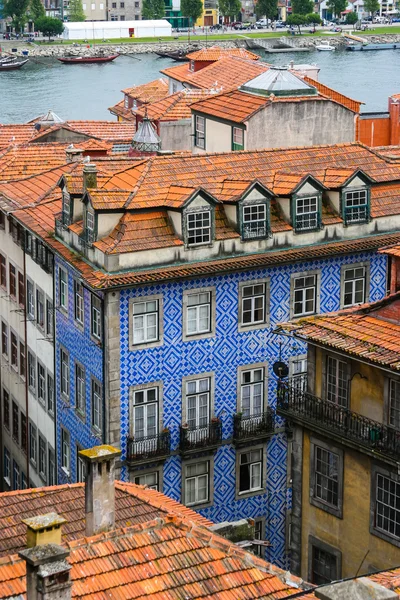 Rode daken in oude porto, portugal — Stockfoto