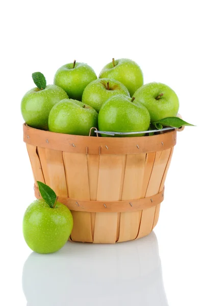 Granny smith jabłka w kosz — Zdjęcie stockowe