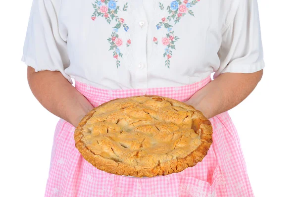 Mujer sosteniendo pastel de manzana — Foto de Stock