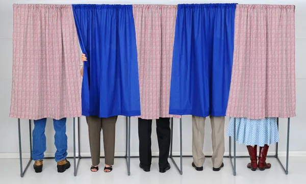 In den Wahlkabinen — Stockfoto