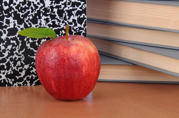 Apple on Teachers Desk — Stock Photo, Image