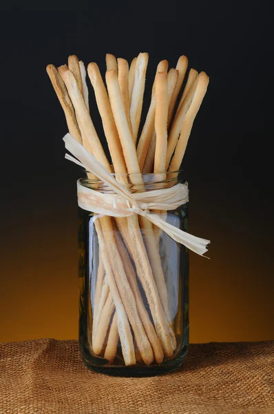 Breadsticks in glazen pot — Stockfoto