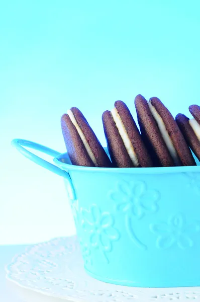 Room gevuld cookies in tin — Stockfoto