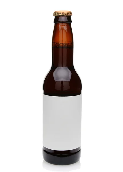 Botella de cerveza con etiqueta en blanco — Foto de Stock