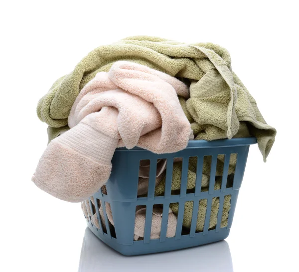 A Laundry Basket Full of Towels — Stock Photo, Image