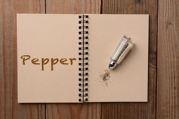 Pepper Shaker em Notebook — Fotografia de Stock